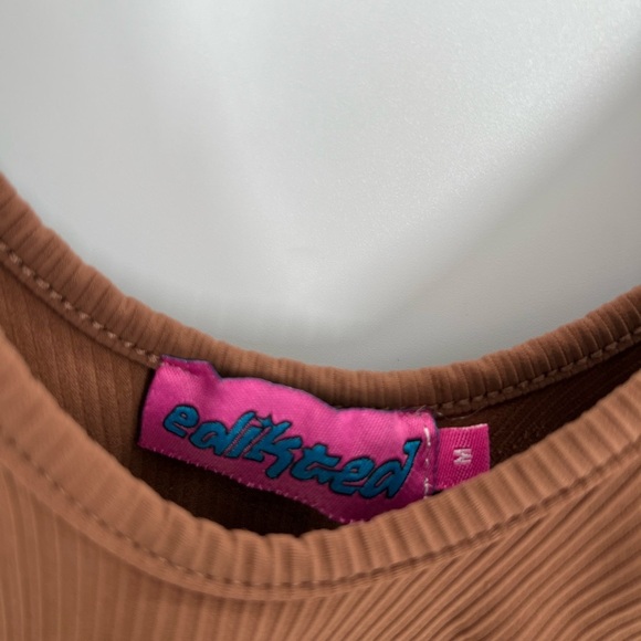 Edikted Sculpt Ribbed Knit Cropped Tank Top - Picture 4 of 6